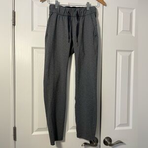 Lululemon On The Fly Pant Heathered Black 28" Size 2 EUC